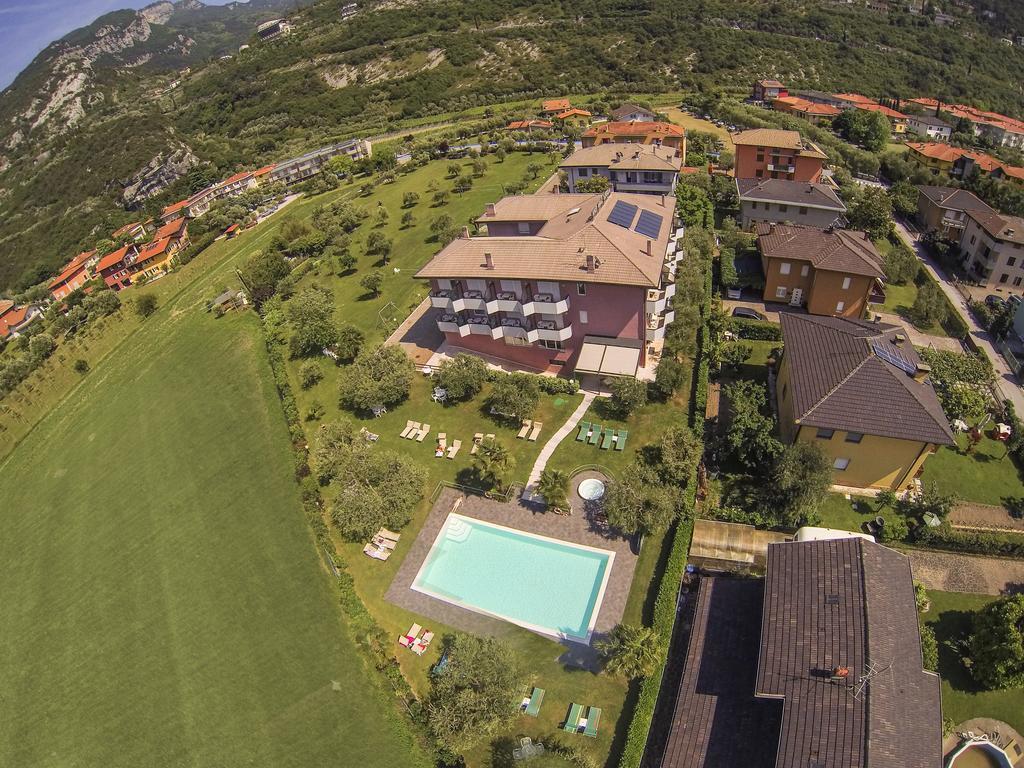 Park Hotel Eden Torbole Sul Garda Ngoại thất bức ảnh