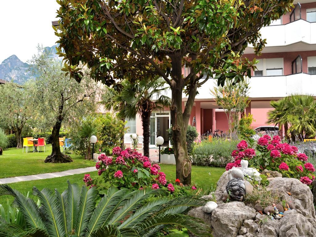 Park Hotel Eden Torbole Sul Garda Ngoại thất bức ảnh