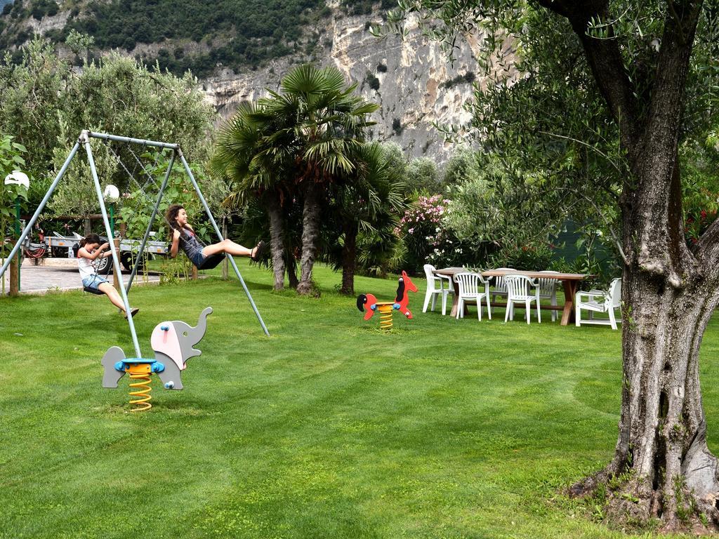 Park Hotel Eden Torbole Sul Garda Ngoại thất bức ảnh