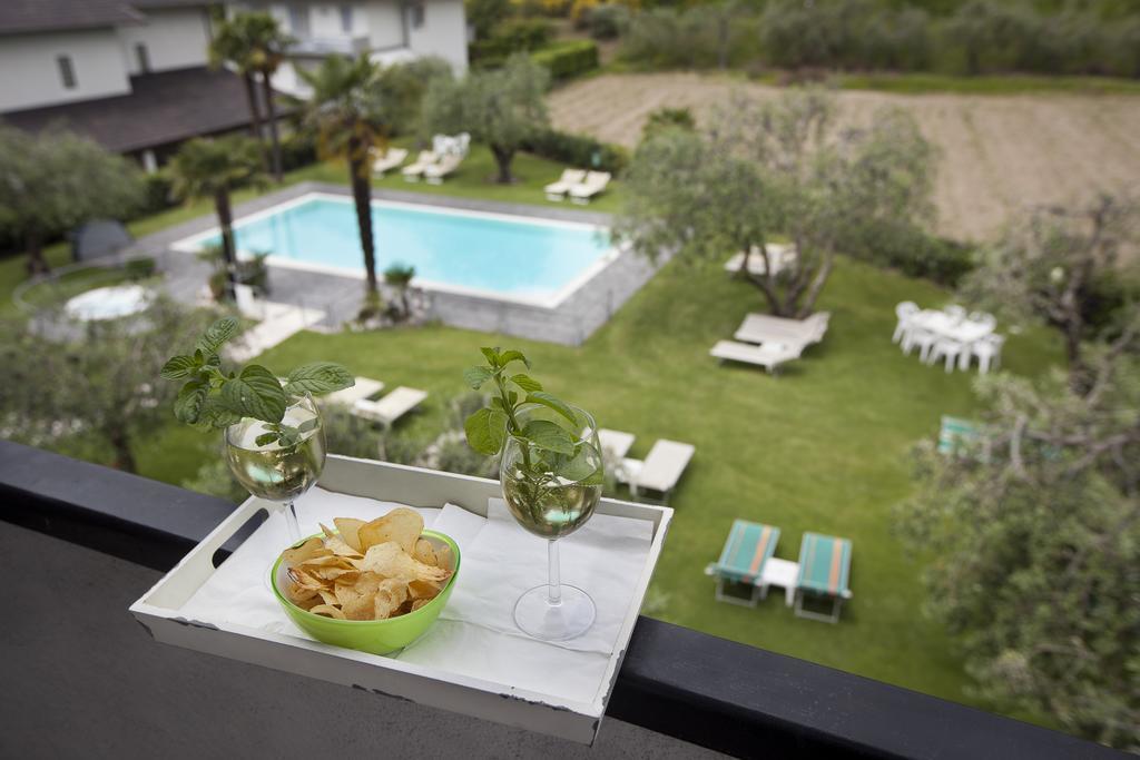 Park Hotel Eden Torbole Sul Garda Ngoại thất bức ảnh