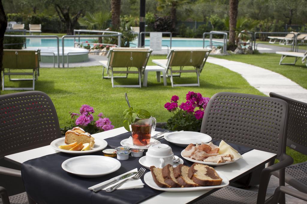 Park Hotel Eden Torbole Sul Garda Ngoại thất bức ảnh