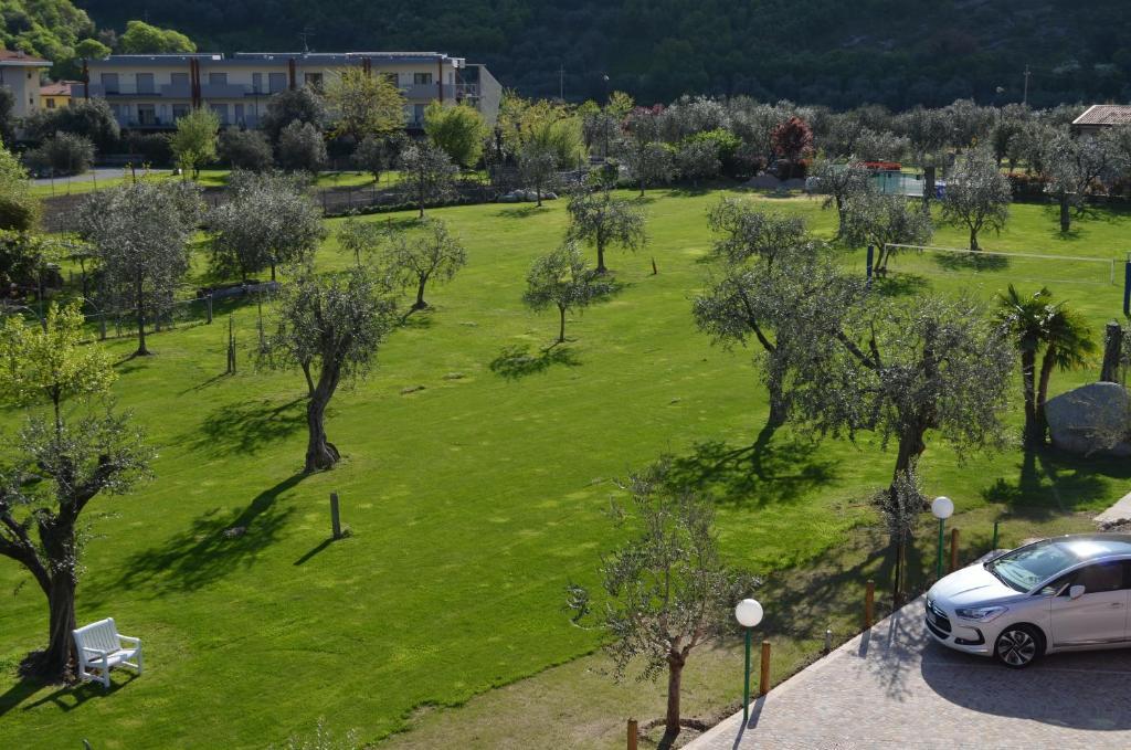 Park Hotel Eden Torbole Sul Garda Ngoại thất bức ảnh