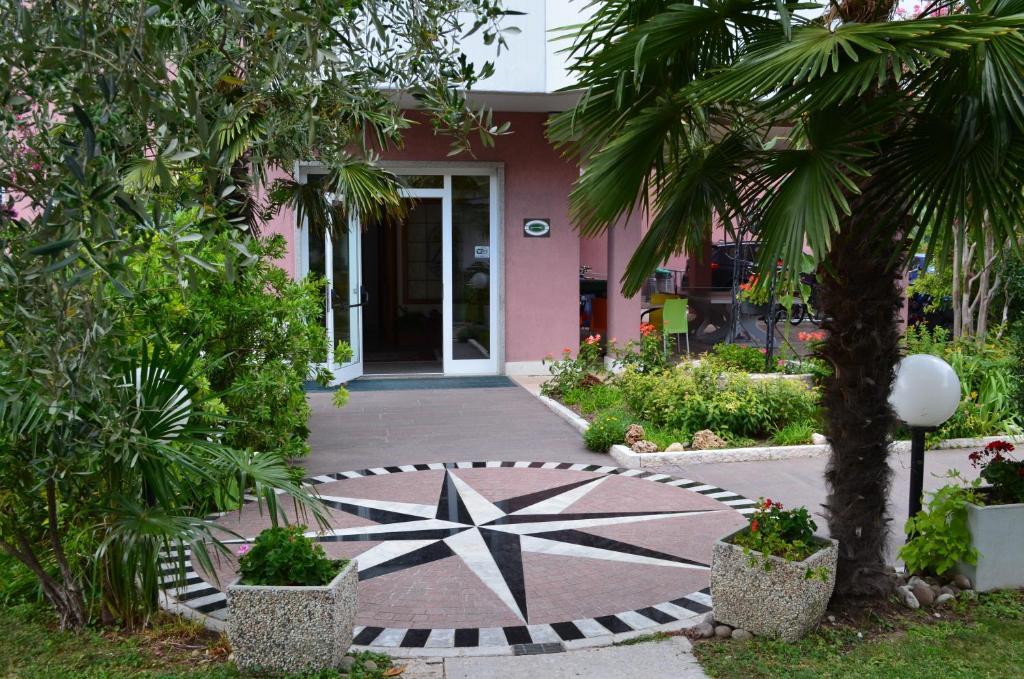 Park Hotel Eden Torbole Sul Garda Ngoại thất bức ảnh