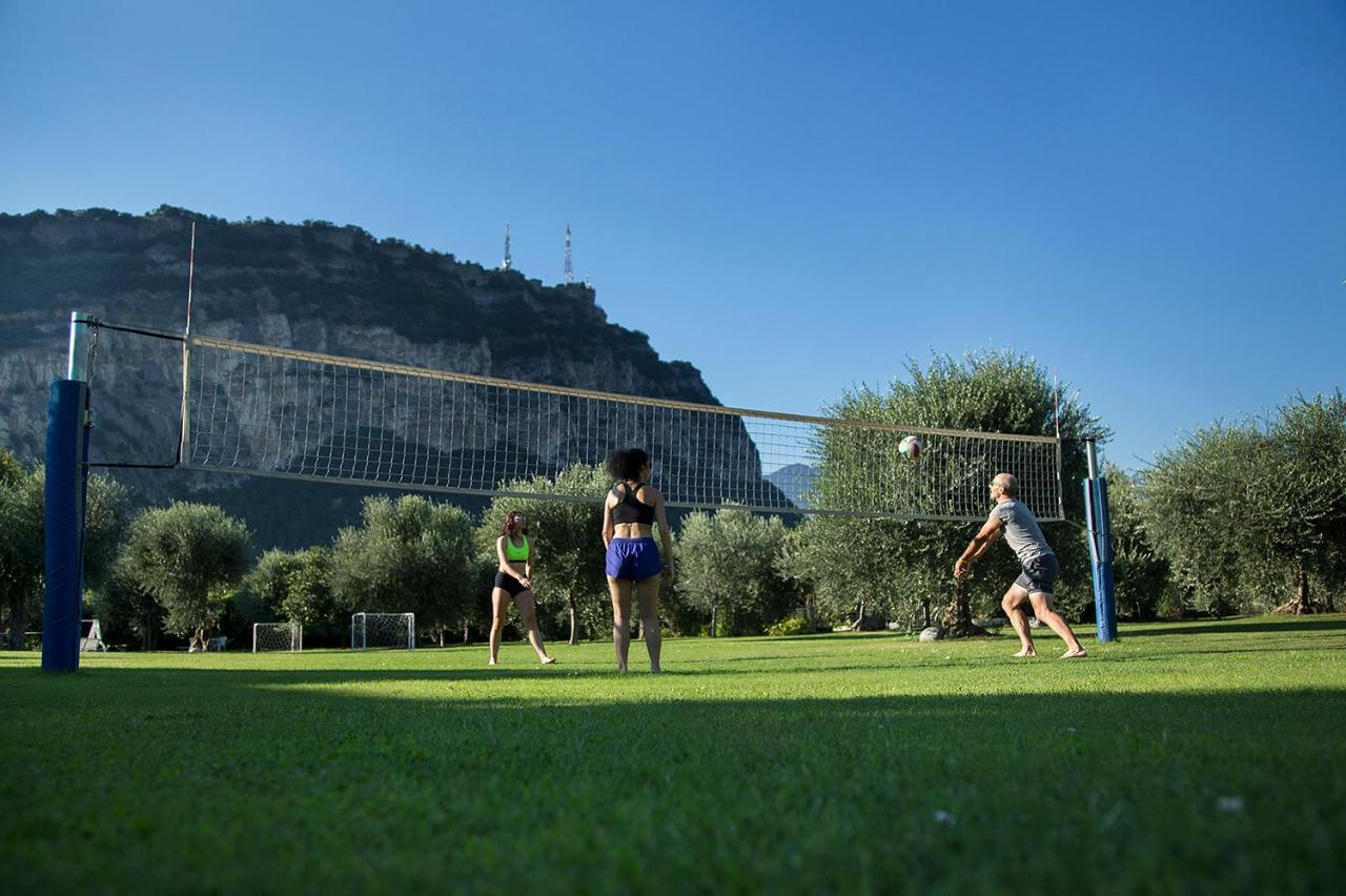 Park Hotel Eden Torbole Sul Garda Ngoại thất bức ảnh